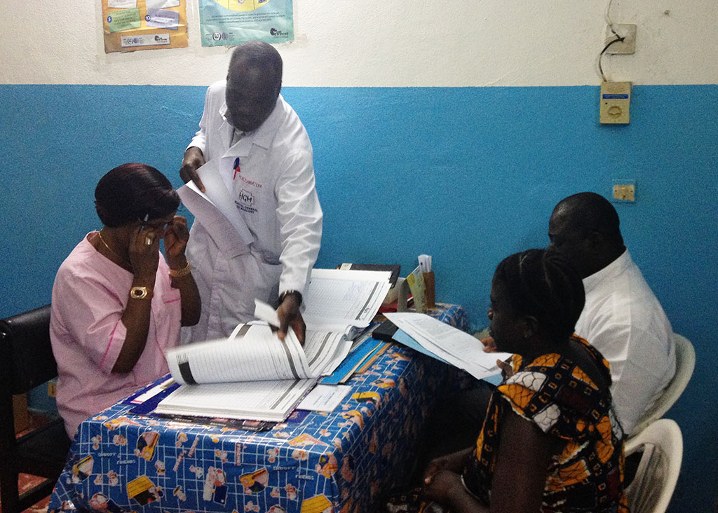 Nearly 18,000 women at 20 health care facilities were screened for cervical cancer between October 2009 and September 2014 through a Jhpiego-supported program focused on reducing maternal deaths in Côte d’Ivoire.