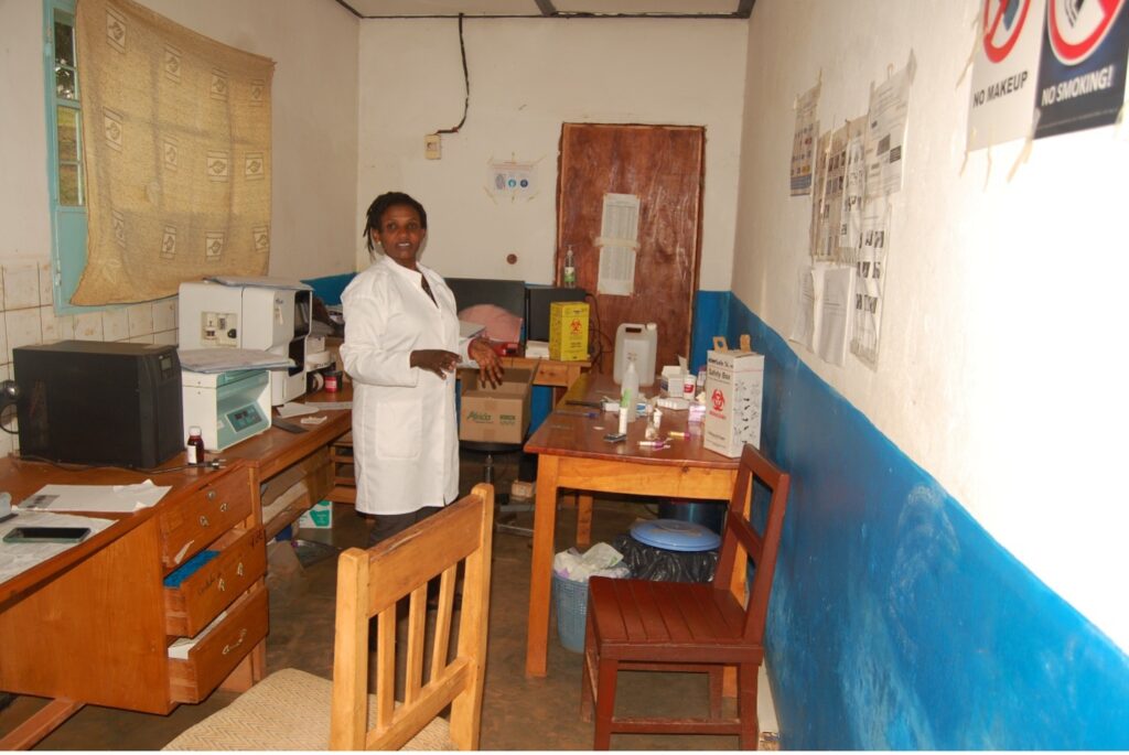 Umwamariya doing her laboratory work. Photo by: David Sekyanzi